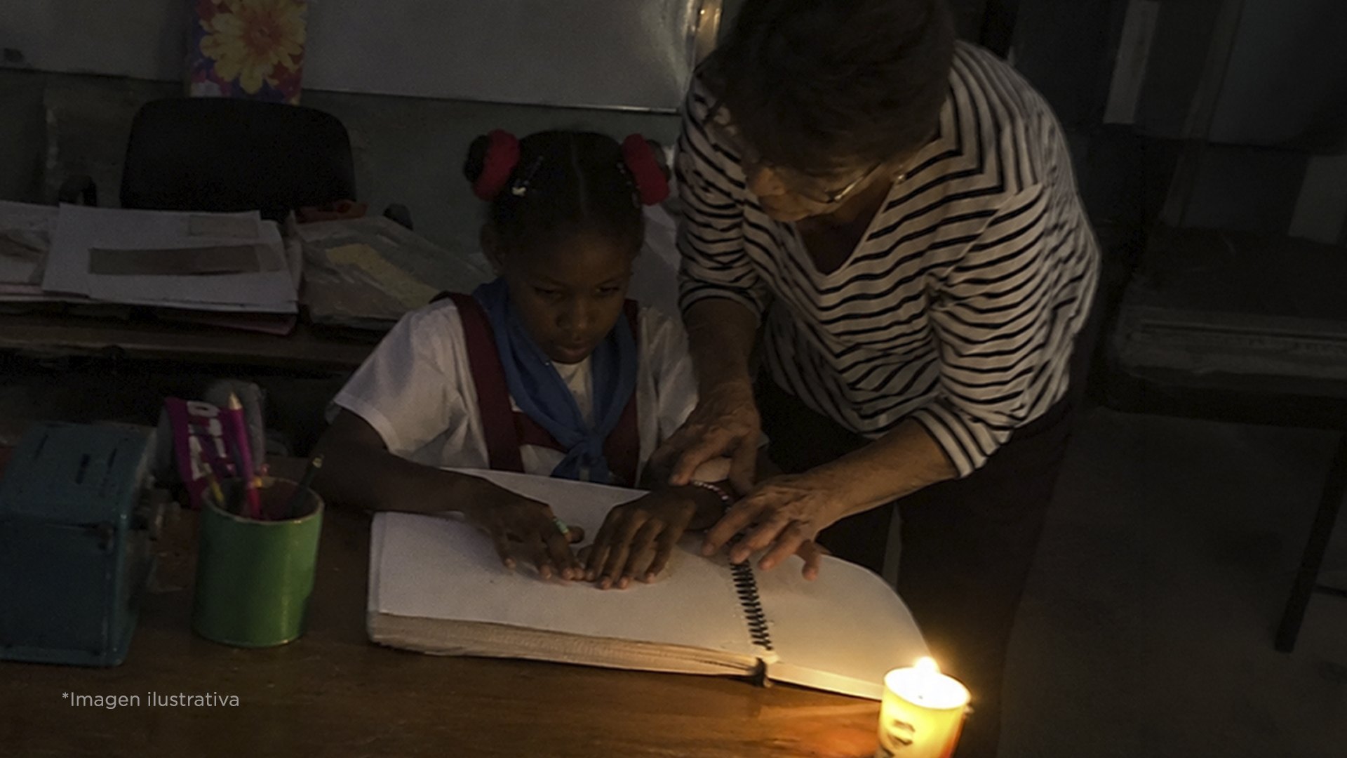 A pesar de los apagones, estos maestros cubanos siguen luchando para que sus alumnos estudien.
