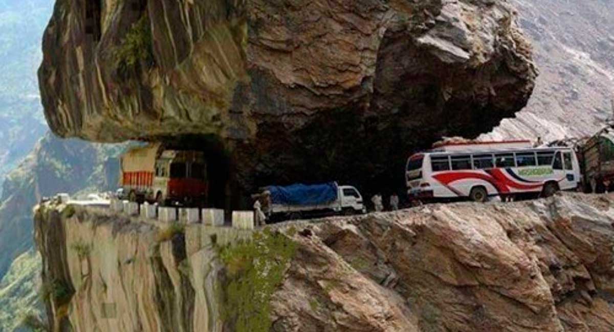 Las-carreteras-más-peligrosas-e-inusuales-del-planeta1